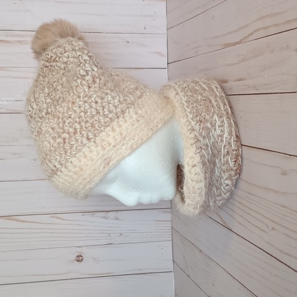 Hand crocheted beanie with a faux fur pom and cowl scarf set - Picture 3 of 9
